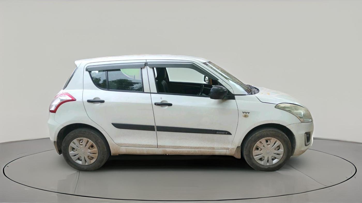 2017 Maruti Swift LXI (O), CNG, Manual, 72,404 km, exterior