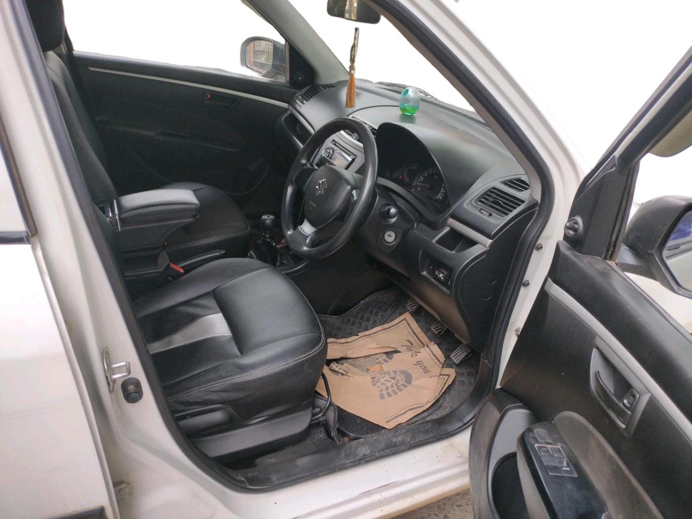 2017 Maruti Swift LXI (O), CNG, Manual, 72,404 km, interior