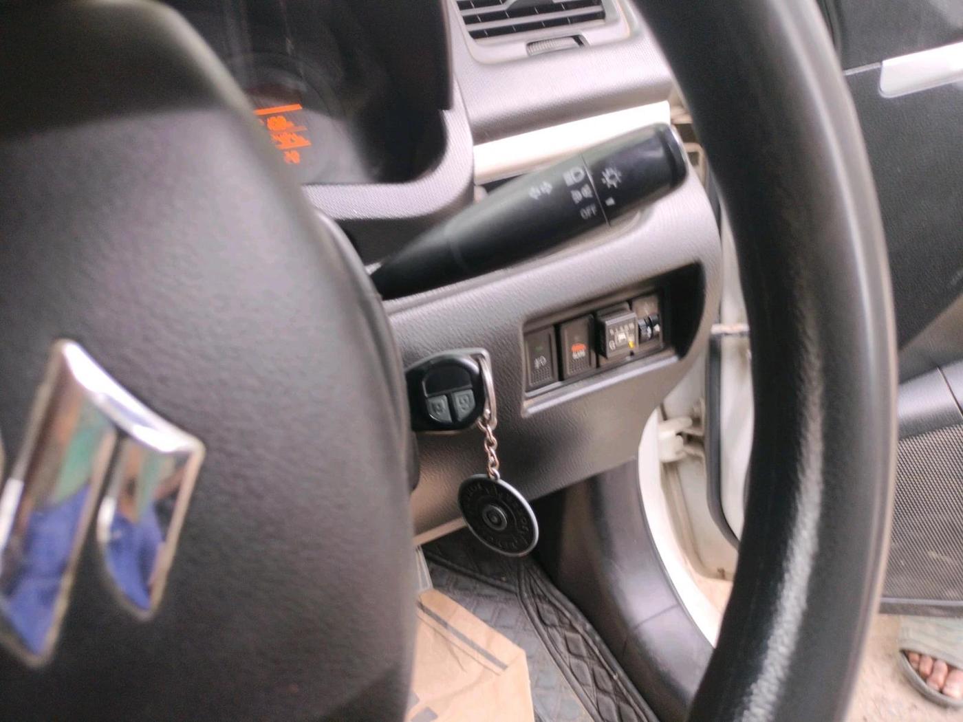 2017 Maruti Swift LXI (O), CNG, Manual, 72,404 km, interior