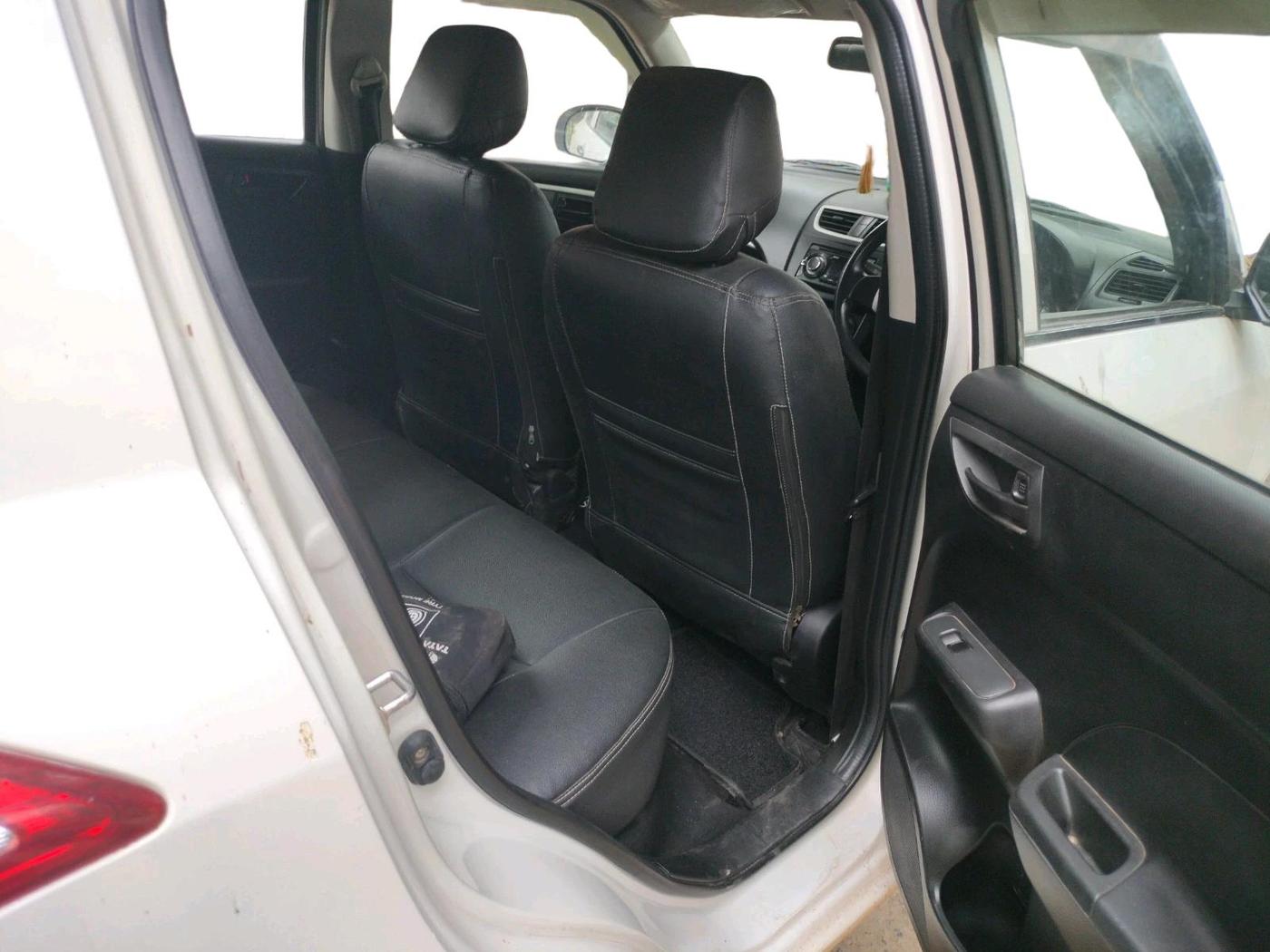 2017 Maruti Swift LXI (O), CNG, Manual, 72,404 km, interior