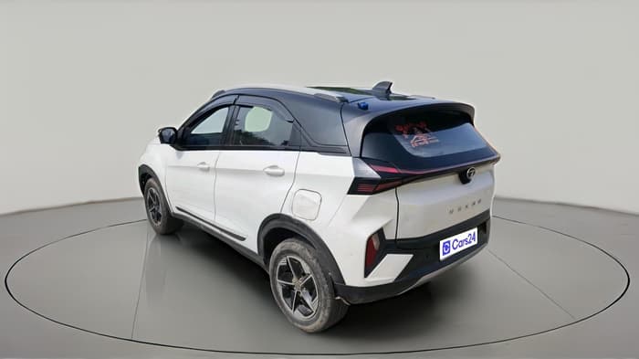 2023 Tata NEXON FEARLESS + SUNROOF DUAL TONE 1.2 PETROL, Petrol, Manual, 84,498 km, exterior