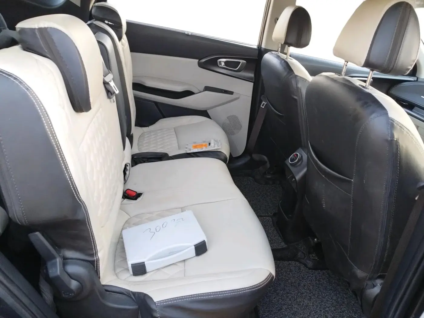 2025 KIA Carens Clavis HTK Plus (O) 1.5 Diesel MT, Diesel, Manual, 8,706 km, interior