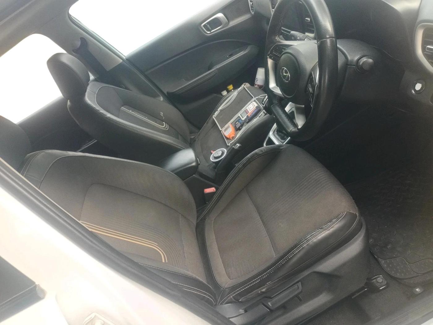 2021 Hyundai VENUE SX 1.0 (O) TURBO, Petrol, Manual, 55,862 km, interior