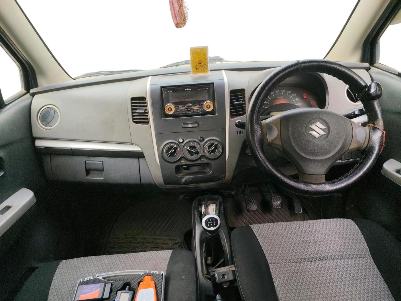 2013 Maruti Wagon R 1.0 LXI, CNG, Manual, 1,30,641 km, interior