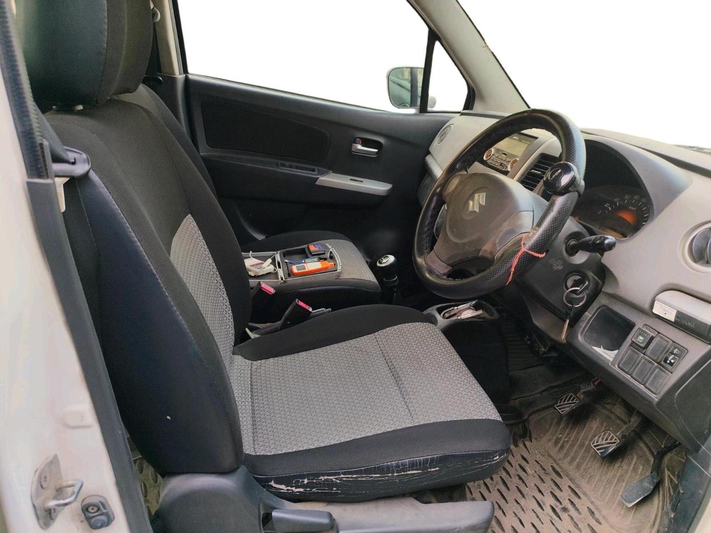 2013 Maruti Wagon R 1.0 LXI, CNG, Manual, 1,30,641 km, interior