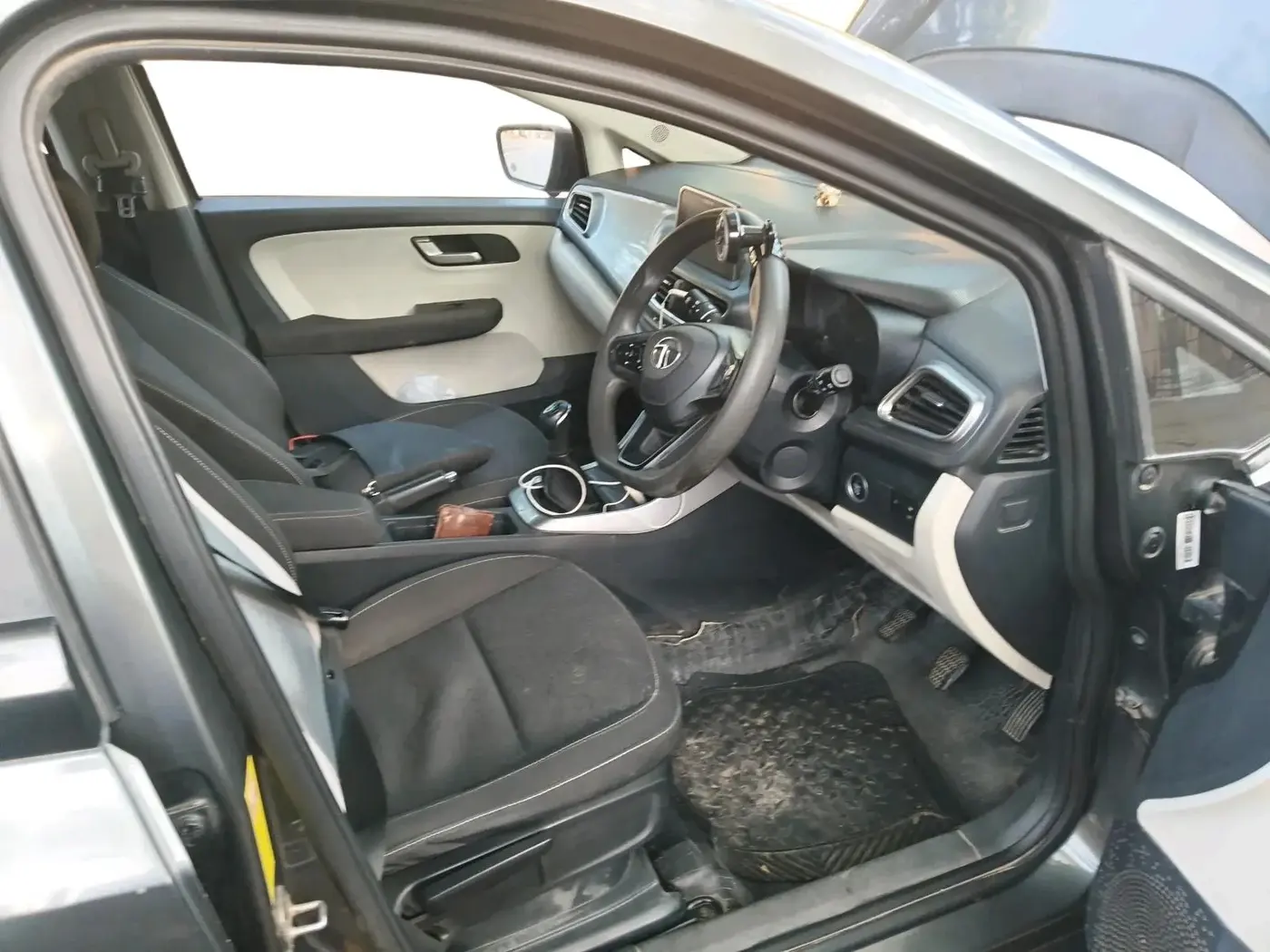 2023 Tata ALTROZ XZ CNG, CNG, Manual, 68,324 km, interior