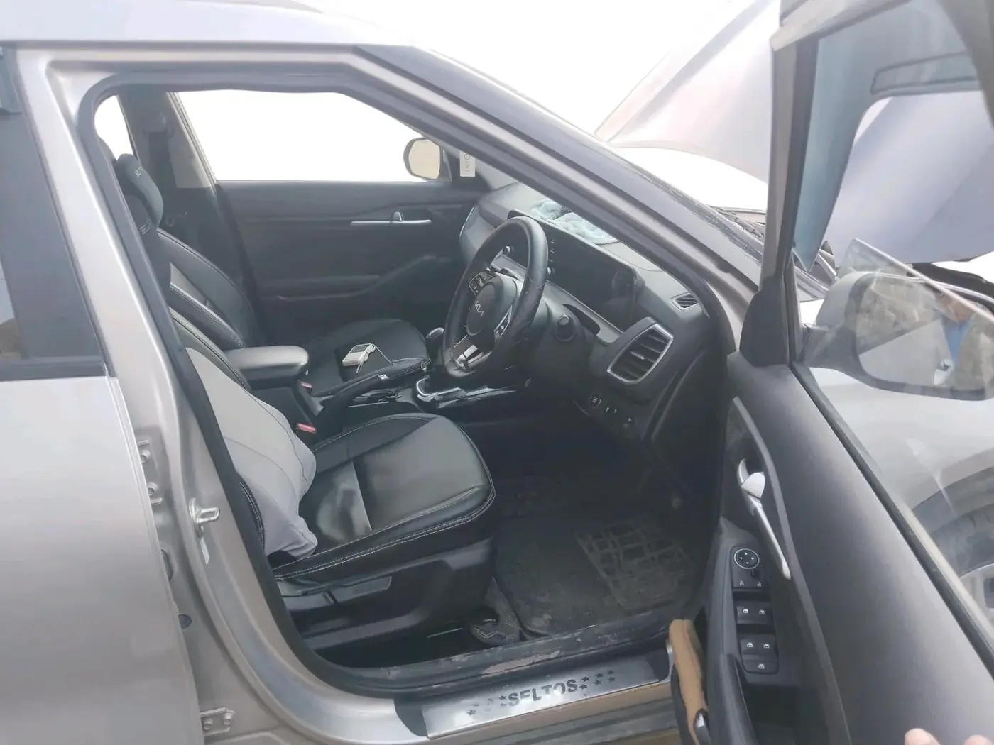 2024 KIA SELTOS  HTK 1.5 PETROL MT, Petrol, Manual, 28,855 km, interior