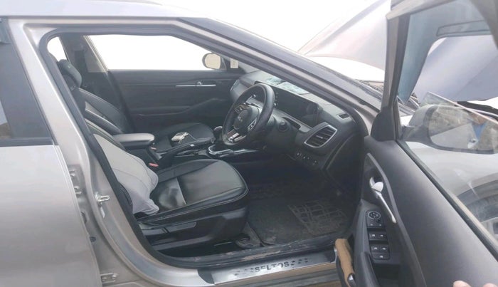 2024 KIA SELTOS  HTK 1.5 PETROL MT, Petrol, Manual, 28,855 km, interior