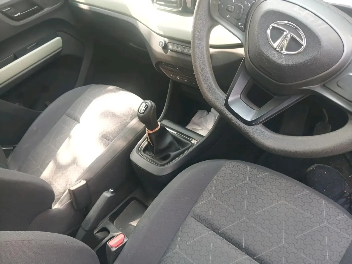 2021 Tata PUNCH ADVENTURE MT, Petrol, Manual, 15,314 km, interior