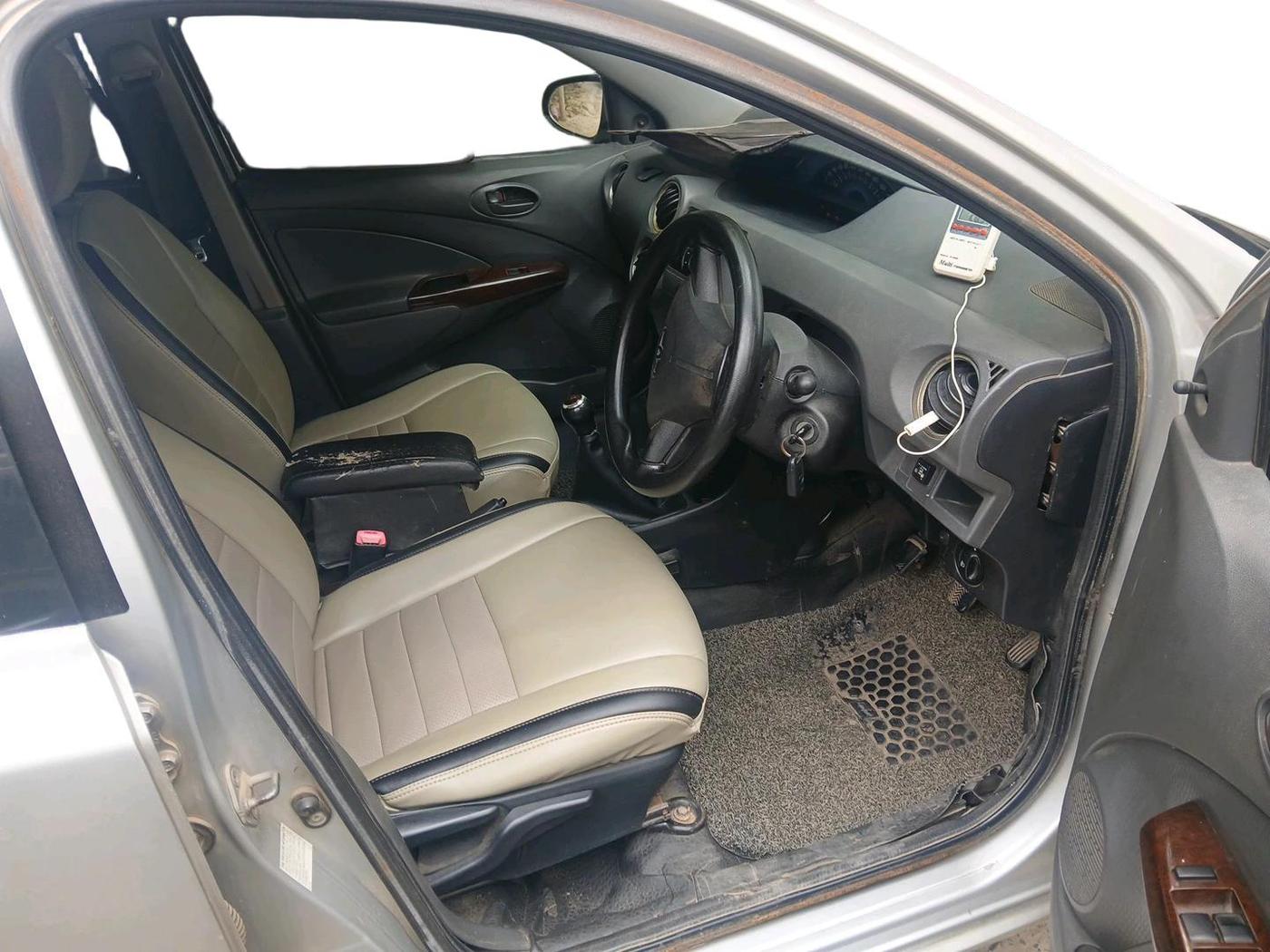 2013 Toyota Etios G, Petrol, Manual, 1,58,369 km, interior