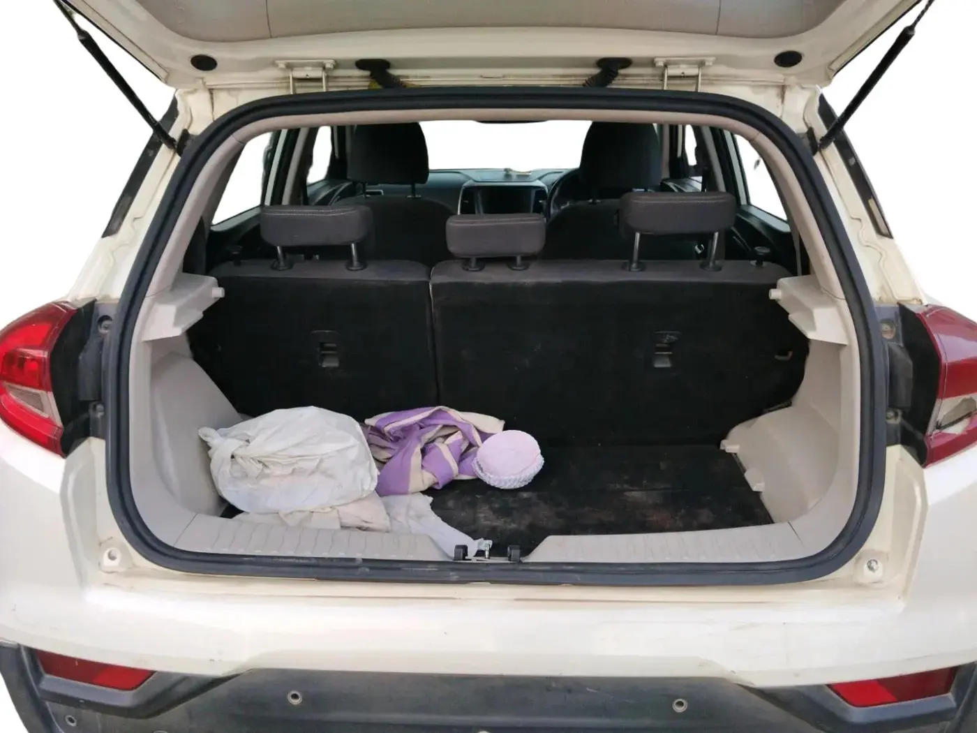 2019 Mahindra XUV300 W6 1.5 DIESEL, Diesel, Manual, 1,40,682 km, exterior