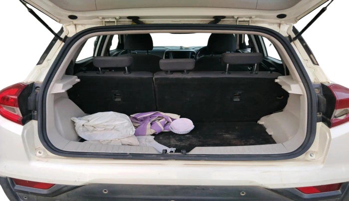 2019 Mahindra XUV300 W6 1.5 DIESEL, Diesel, Manual, 1,40,682 km, exterior