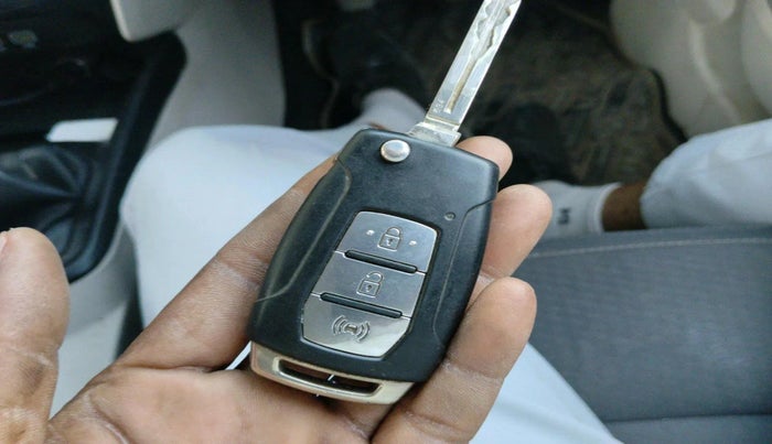 2019 Mahindra XUV300 W6 1.5 DIESEL, Diesel, Manual, 1,40,682 km, interior