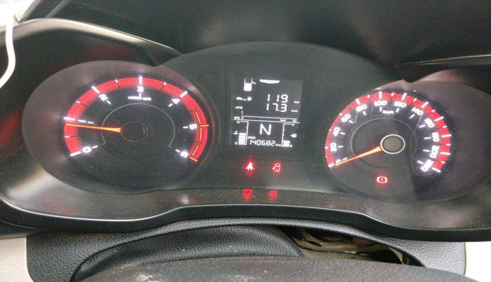 2019 Mahindra XUV300 W6 1.5 DIESEL, Diesel, Manual, 1,40,682 km, interior