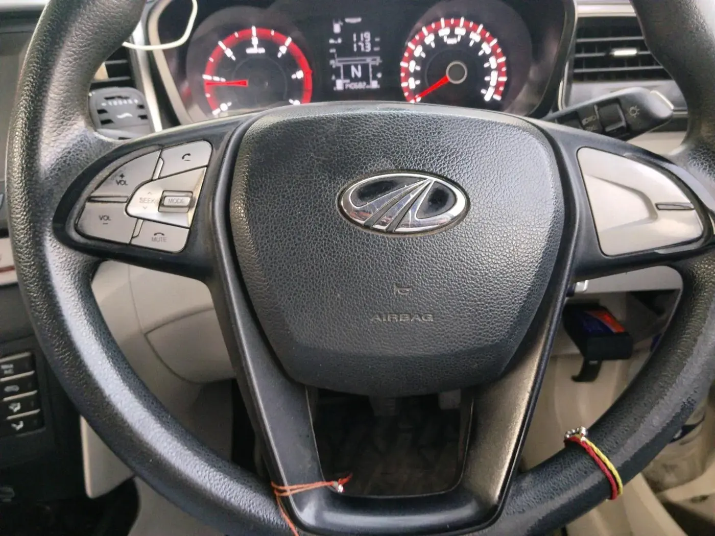 2019 Mahindra XUV300 W6 1.5 DIESEL, Diesel, Manual, 1,40,682 km, interior