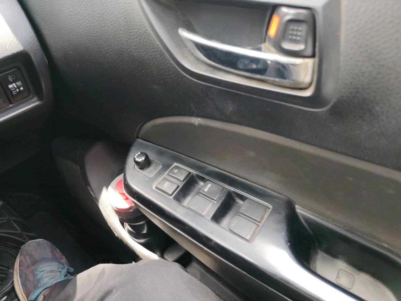 2013 Maruti Swift VXI, Petrol, Manual, 98,264 km, interior
