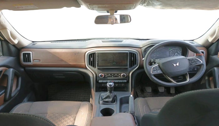 2024 Mahindra SCORPIO-N Z4 PETROL MT 7 STR, Petrol, Manual, 7,198 km, interior