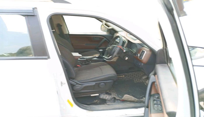 2024 Mahindra SCORPIO-N Z4 PETROL MT 7 STR, Petrol, Manual, 7,198 km, interior