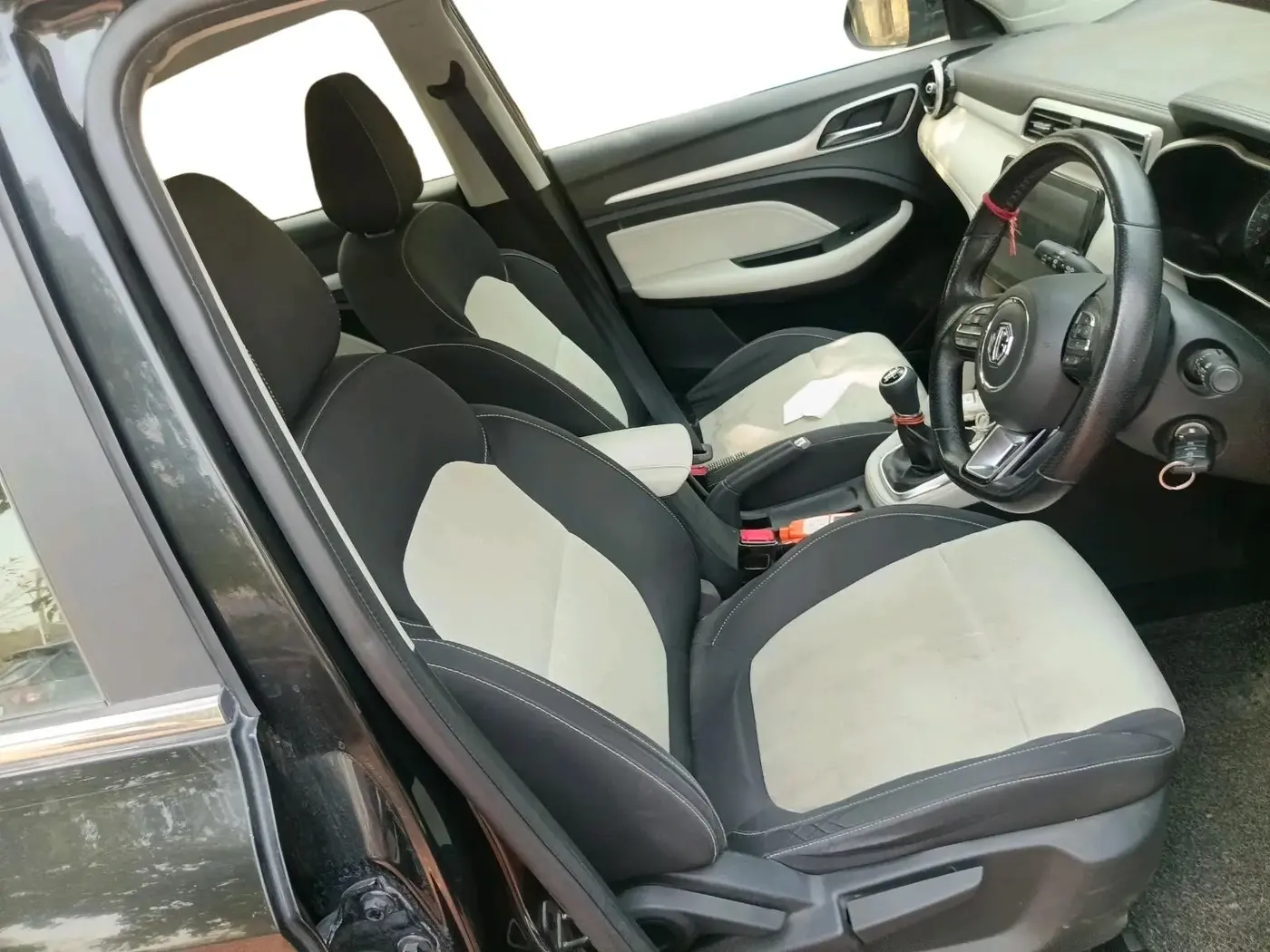 2023 MG ASTOR SUPER 1.5 MT, Petrol, Manual, 23,000 km, interior