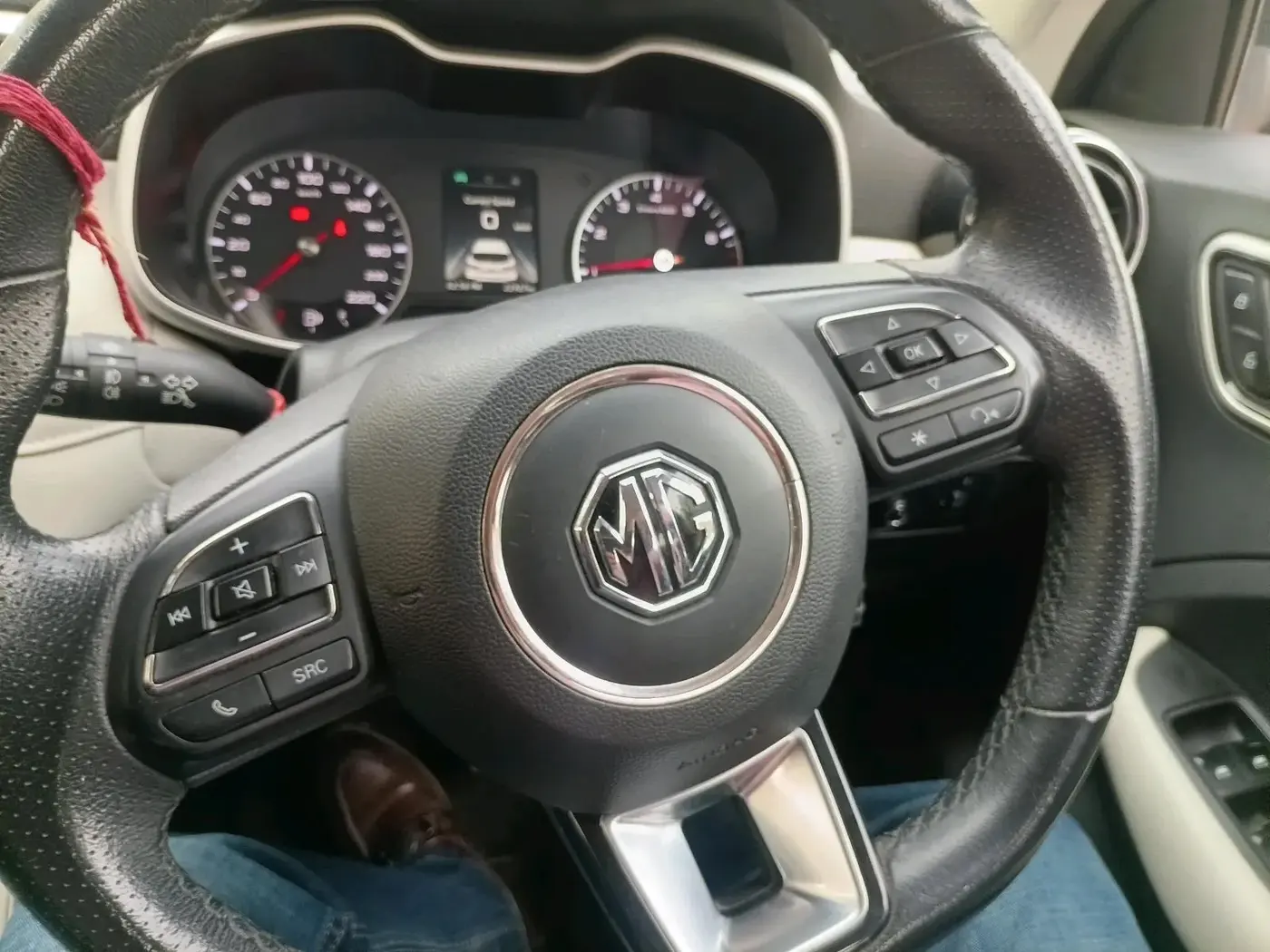2023 MG ASTOR SUPER 1.5 MT, Petrol, Manual, 23,000 km, interior
