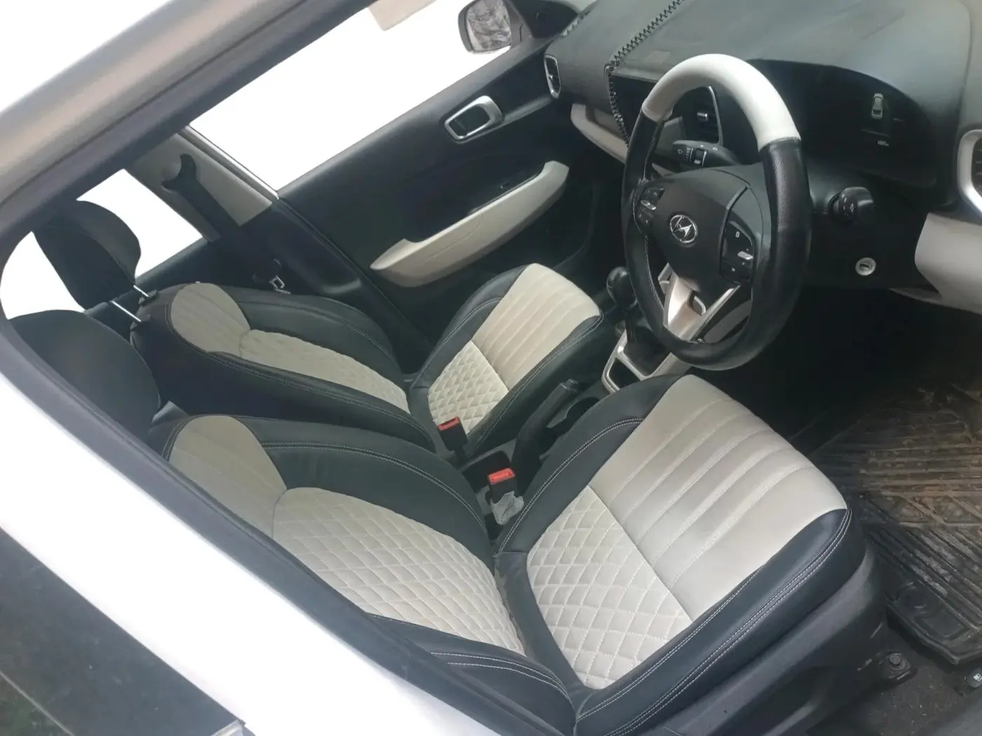 2024 Hyundai VENUE E Plus 1.2 Petrol, Petrol, Manual, 6,587 km, interior