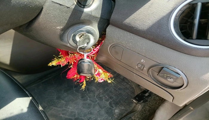 2014 Hyundai i10 SPORTZ 1.1, CNG, Manual, 1,26,073 km, interior