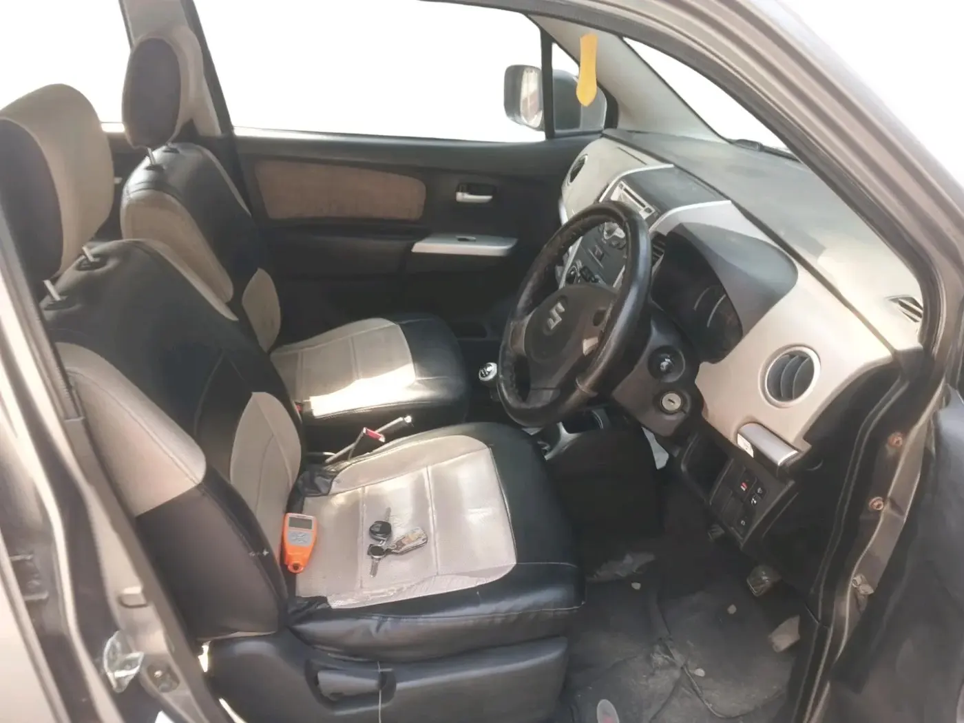 2013 Maruti Wagon R 1.0 VXI, Petrol, Manual, 50,463 km, interior