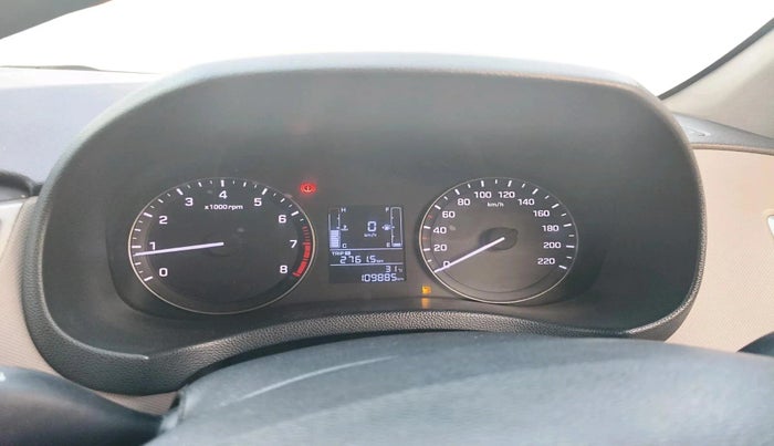 2016 Hyundai Creta BASE 1.6 PETROL, Petrol, Manual, 1,09,885 km, interior