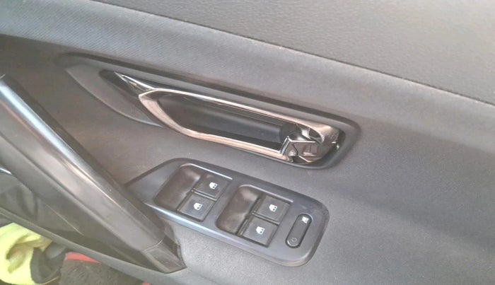 2022 Tata Safari XT PLUS, Diesel, Manual, 59,757 km, interior