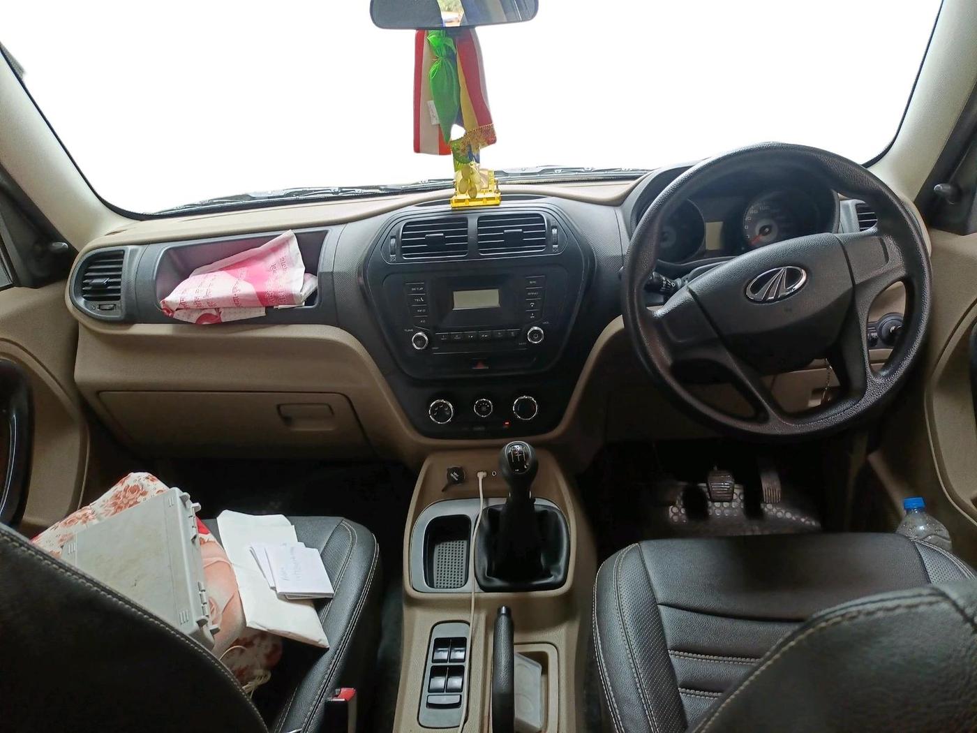 2016 Mahindra TUV300 T6, Diesel, Manual, 49,823 km, interior