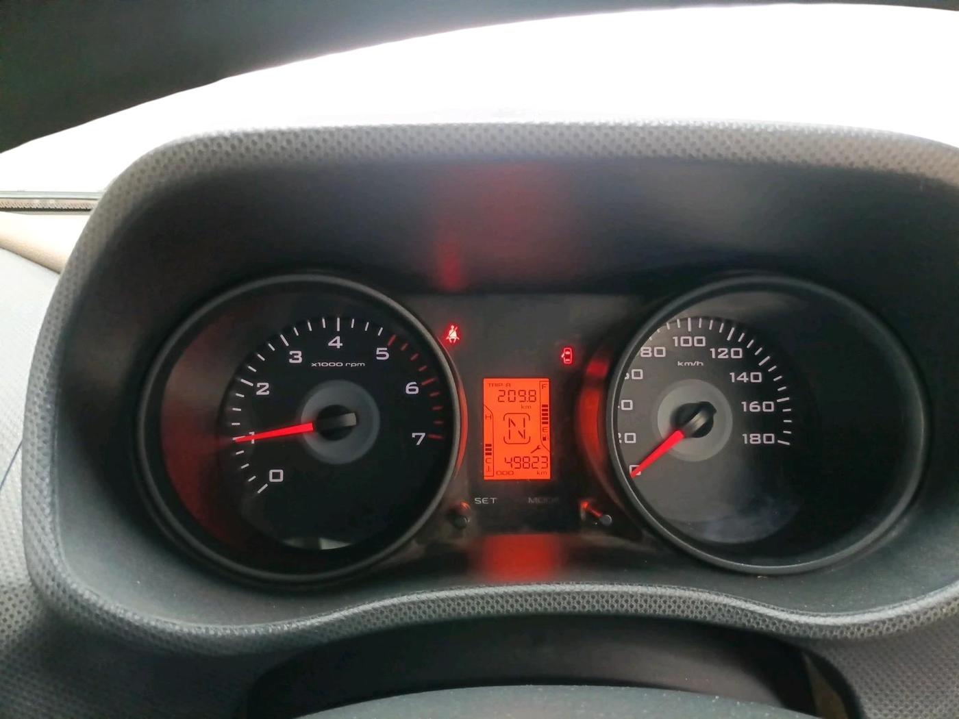 2016 Mahindra TUV300 T6, Diesel, Manual, 49,823 km, interior
