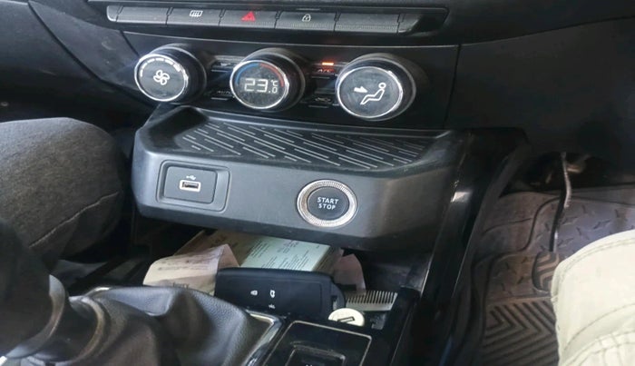 2021 Renault Kiger RXZ MT, Petrol, Manual, 51,398 km, interior