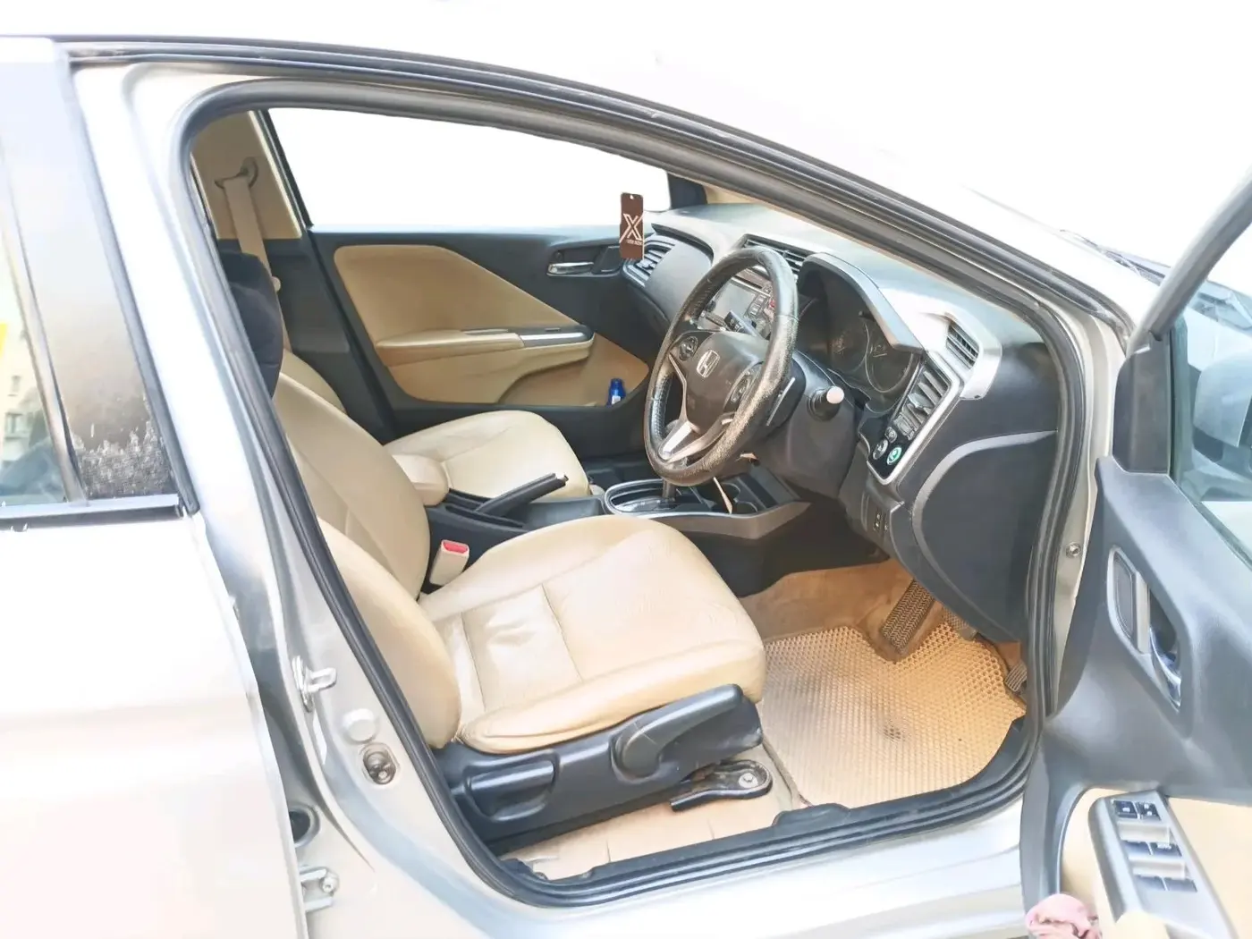 2015 Honda City 1.5L I-VTEC VX CVT, CNG, Automatic, 1,55,585 km, interior