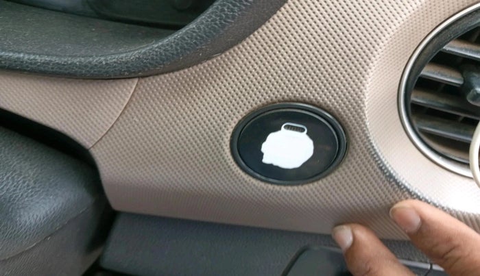 2013 Hyundai Grand i10 SPORTZ 1.2 KAPPA VTVT, CNG, Manual, 1,35,183 km, interior