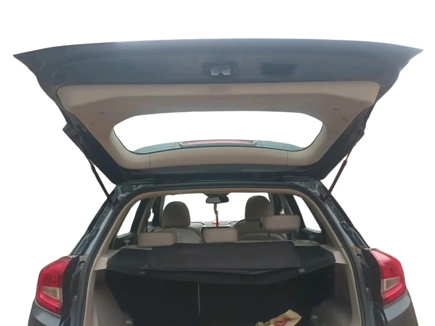 2023 Mahindra XUV300 W8 (O) 1.2 PETROL AMT, Petrol, Automatic, 53,116 km, exterior