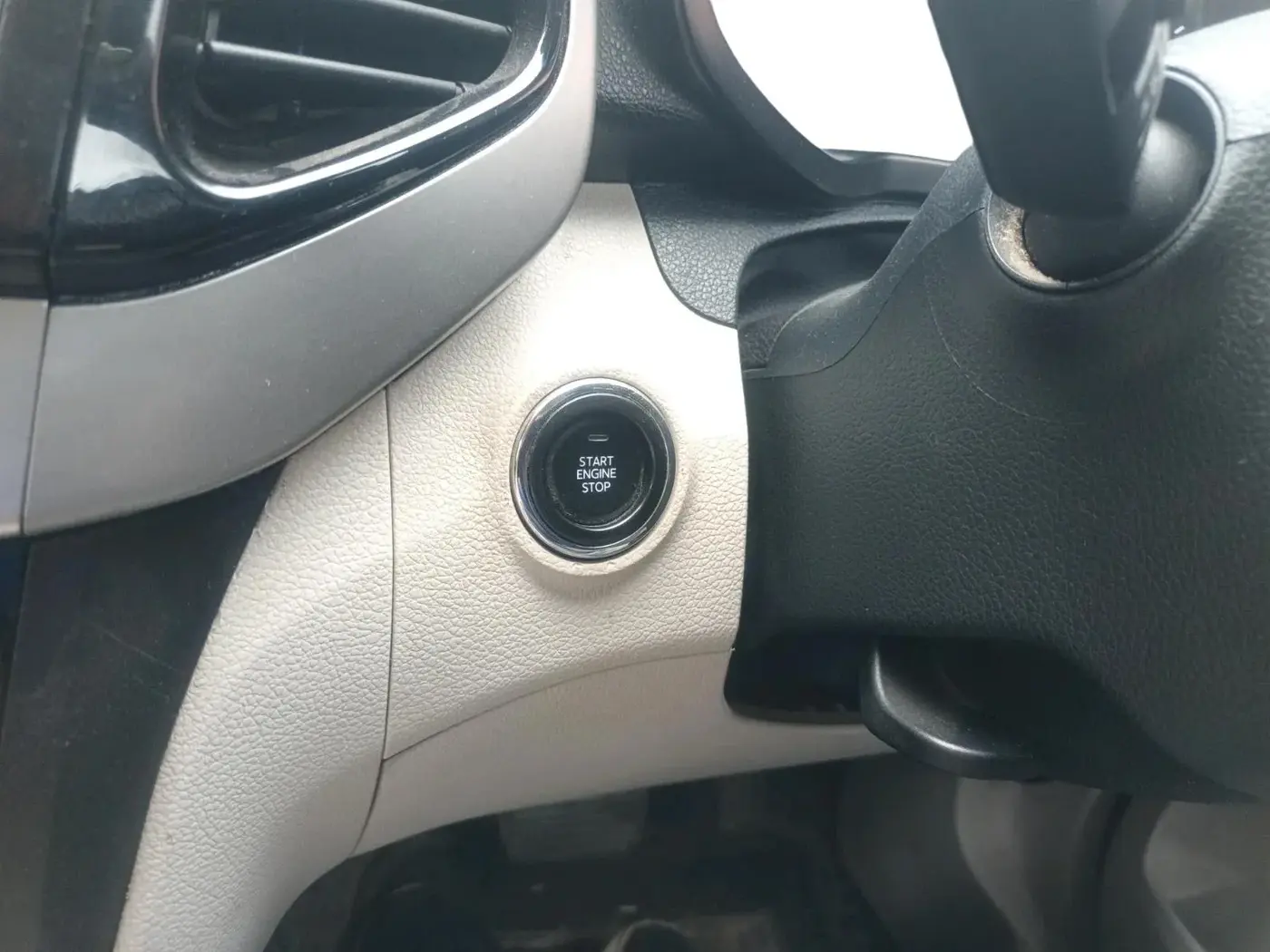 2023 Mahindra XUV300 W8 (O) 1.2 PETROL AMT, Petrol, Automatic, 53,116 km, interior
