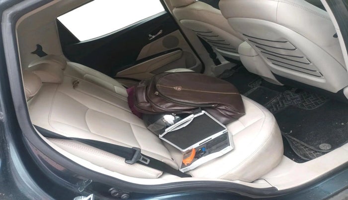 2023 Mahindra XUV300 W8 (O) 1.2 PETROL AMT, Petrol, Automatic, 53,116 km, interior