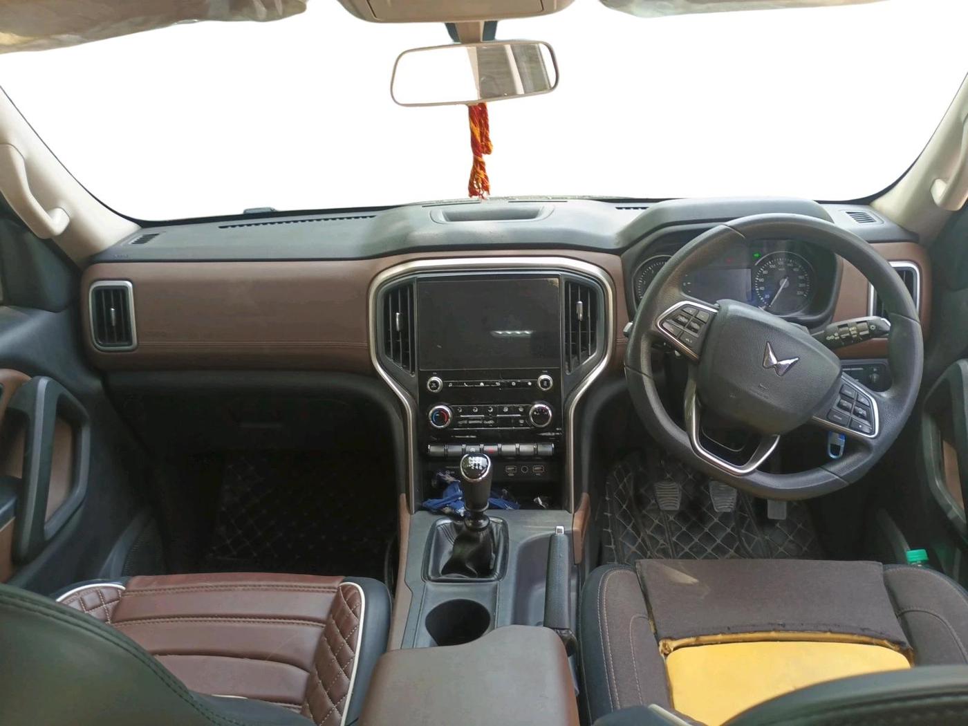 2023 Mahindra SCORPIO-N Z4 DIESEL MT 2WD 7 STR, Diesel, Manual, 33,985 km, interior