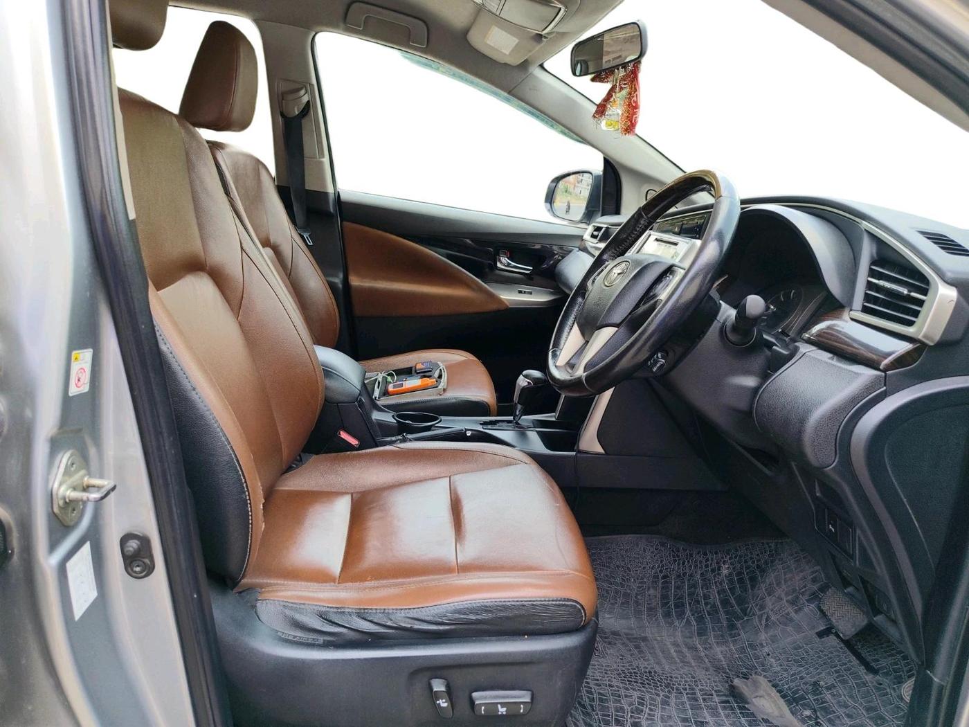 2017 Toyota Innova Crysta 2.8 ZX AT 7 STR, Diesel, Automatic, 2,22,817 km, interior