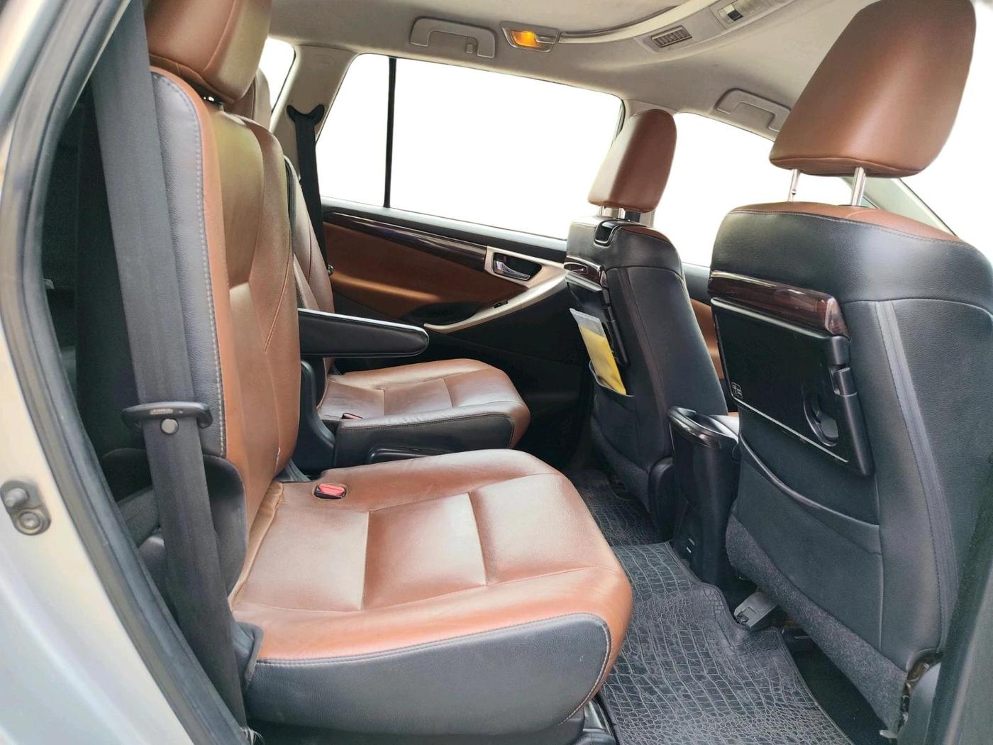 2017 Toyota Innova Crysta 2.8 ZX AT 7 STR, Diesel, Automatic, 2,22,817 km, interior
