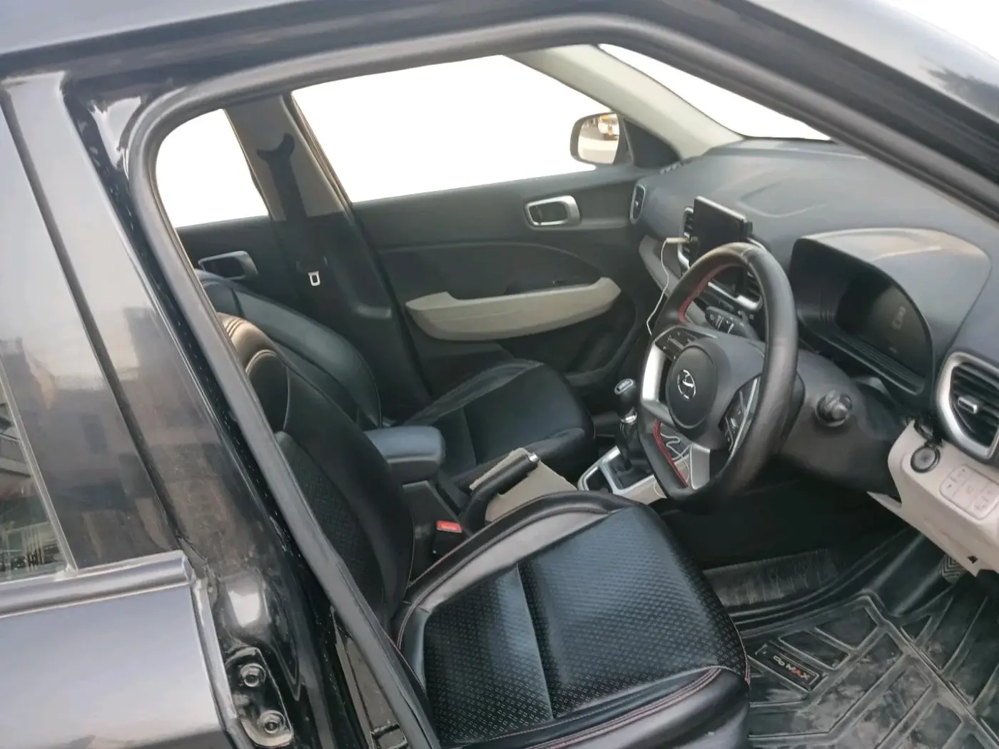 2023 Hyundai VENUE SX 1.2 PETROL, Petrol, Manual, 28,700 km, interior