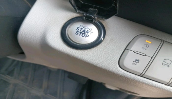 2023 Hyundai VENUE SX 1.2 PETROL, Petrol, Manual, 28,700 km, interior