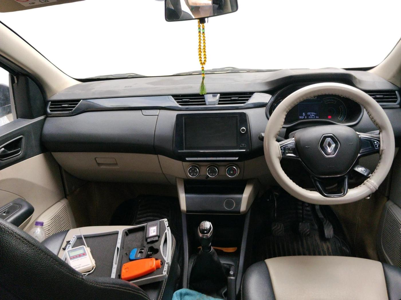 2022 Renault TRIBER RXT, Petrol, Manual, 1,00,734 km, interior