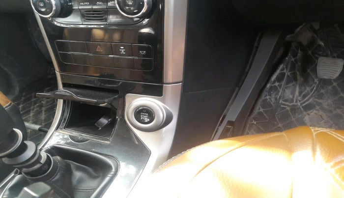 2021 Mahindra XUV500 W7, Diesel, Manual, 92,869 km, interior