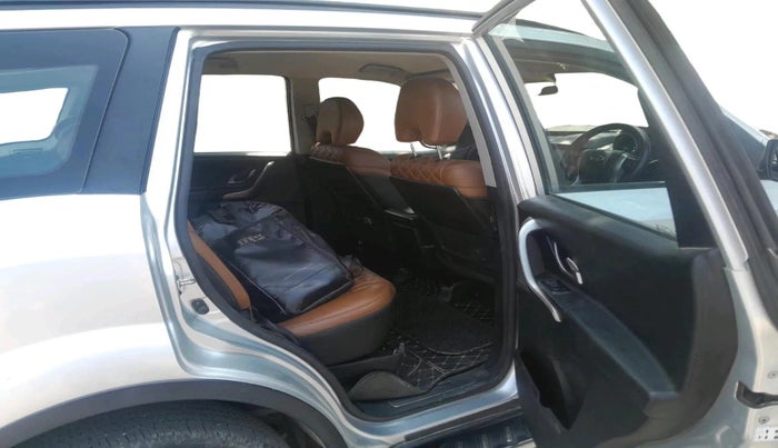 2021 Mahindra XUV500 W7, Diesel, Manual, 92,869 km, interior