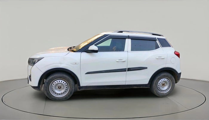 2020 Mahindra XUV300 W4 1.5 DIESEL, Diesel, Manual, 1,34,243 km, exterior