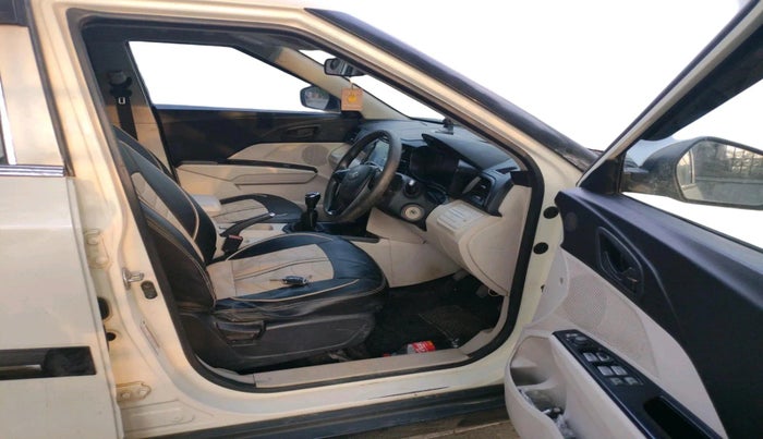 2020 Mahindra XUV300 W4 1.5 DIESEL, Diesel, Manual, 1,34,243 km, interior