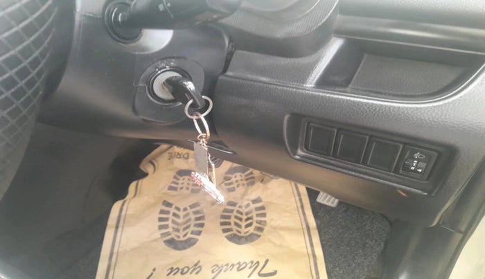 2014 Maruti Swift LXI, Petrol, Manual, 58,836 km, interior