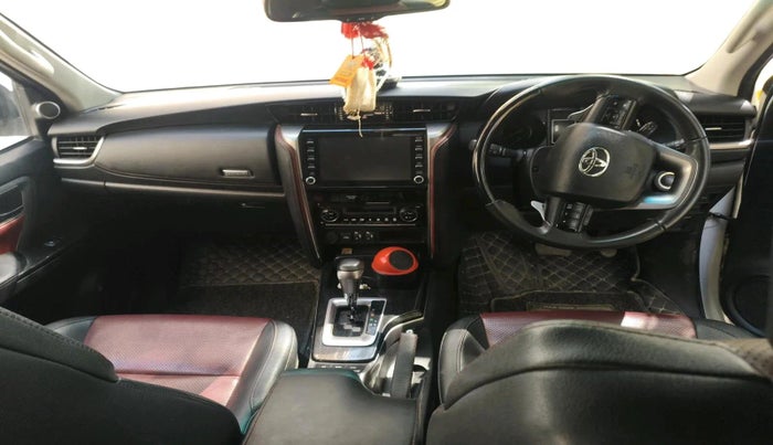 2024 Toyota Fortuner 4X2 AT 2.8 LEGENDER, Diesel, Automatic, 32,276 km, interior