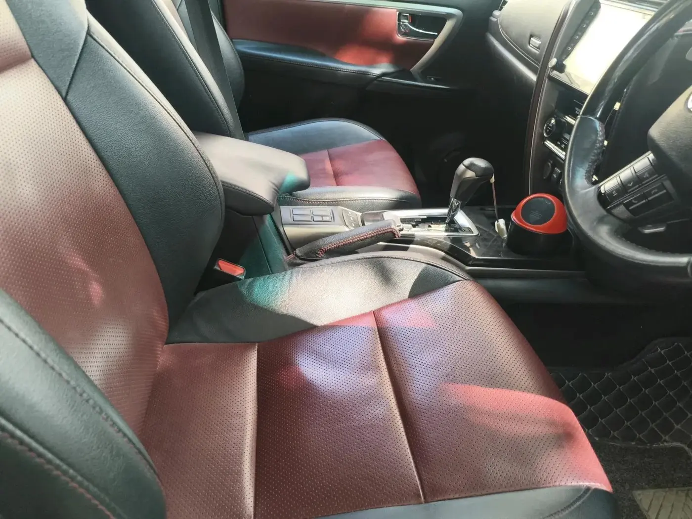 2024 Toyota Fortuner 4X2 AT 2.8 LEGENDER, Diesel, Automatic, 32,276 km, interior